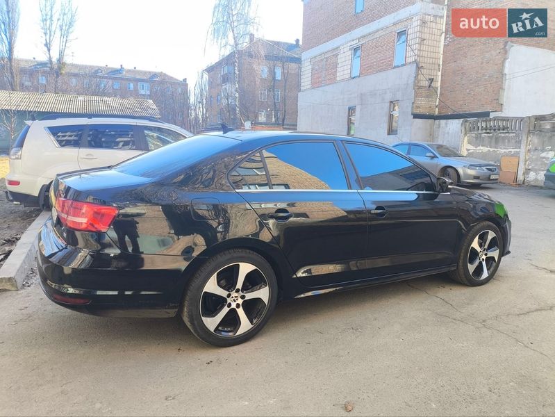 Седан Volkswagen Jetta 2015 в Киеве