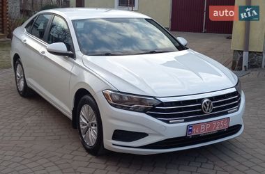 Седан Volkswagen Jetta 2019 в Львове