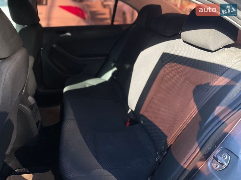 Седан Volkswagen Jetta 2014 в Днепре