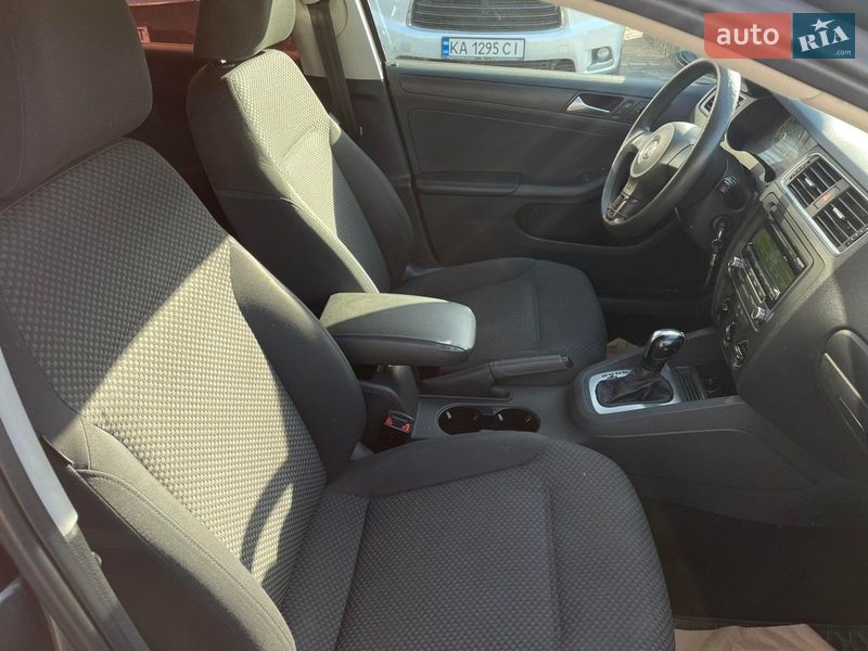 Седан Volkswagen Jetta 2014 в Днепре