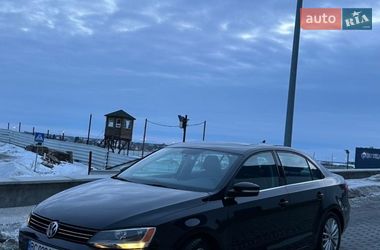 Седан Volkswagen Jetta 2014 в Львові