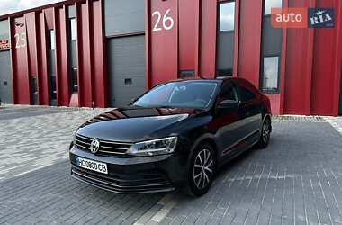 Седан Volkswagen Jetta 2016 в Львові