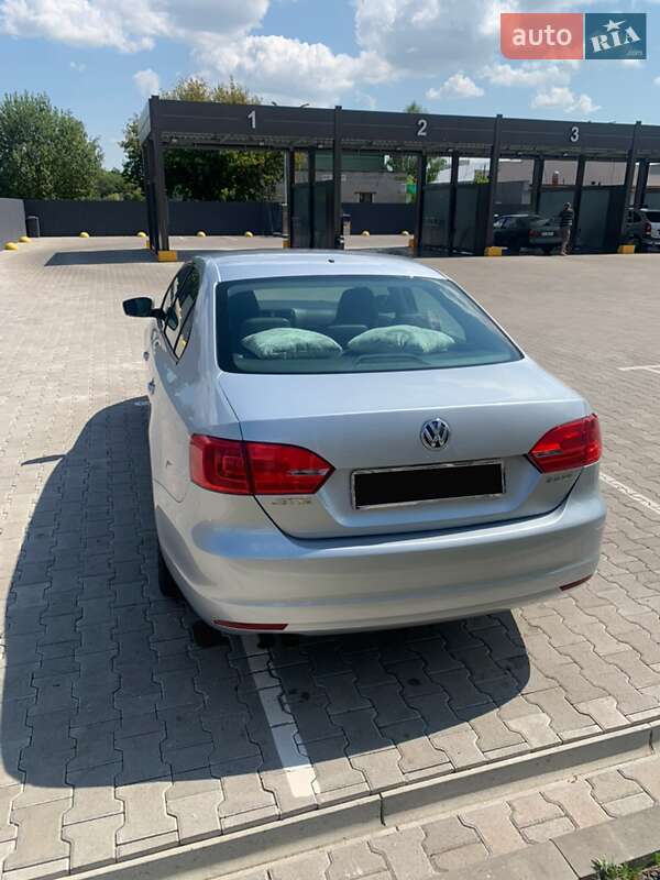 Седан Volkswagen Jetta 2010 в Шептицькому