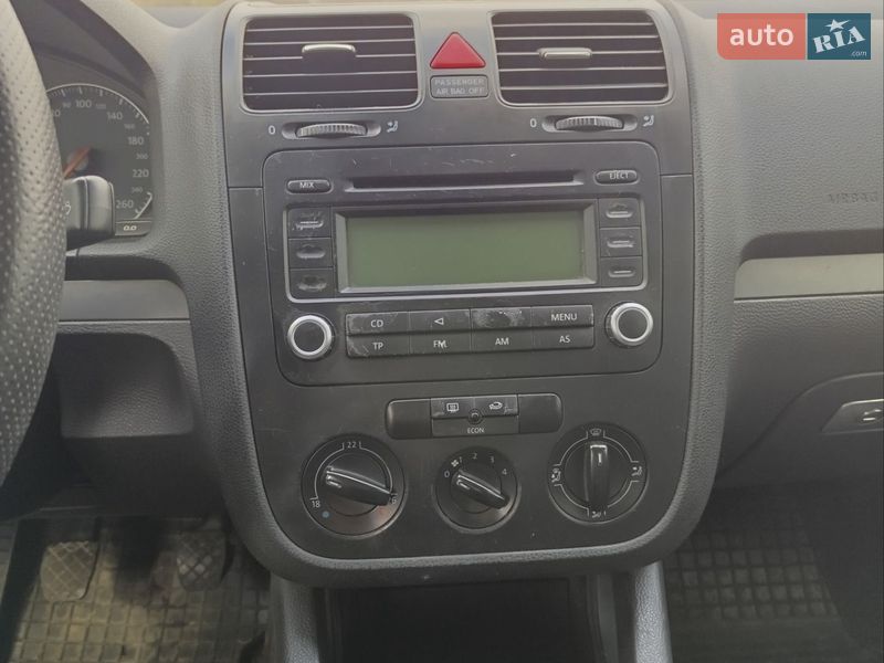 Седан Volkswagen Jetta 2005 в Львове