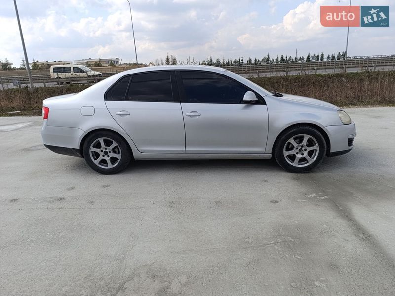 Седан Volkswagen Jetta 2005 в Львове
