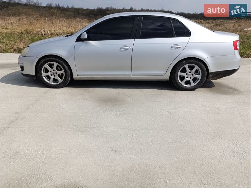 Седан Volkswagen Jetta 2005 в Львове