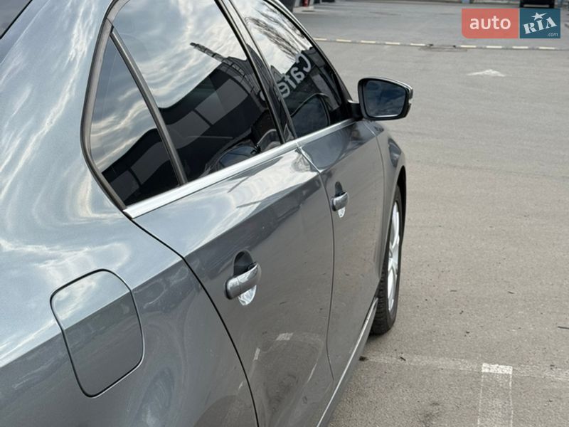 Седан Volkswagen Jetta 2013 в Киеве