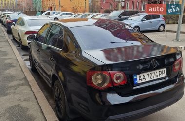 Седан Volkswagen Jetta 2006 в Киеве