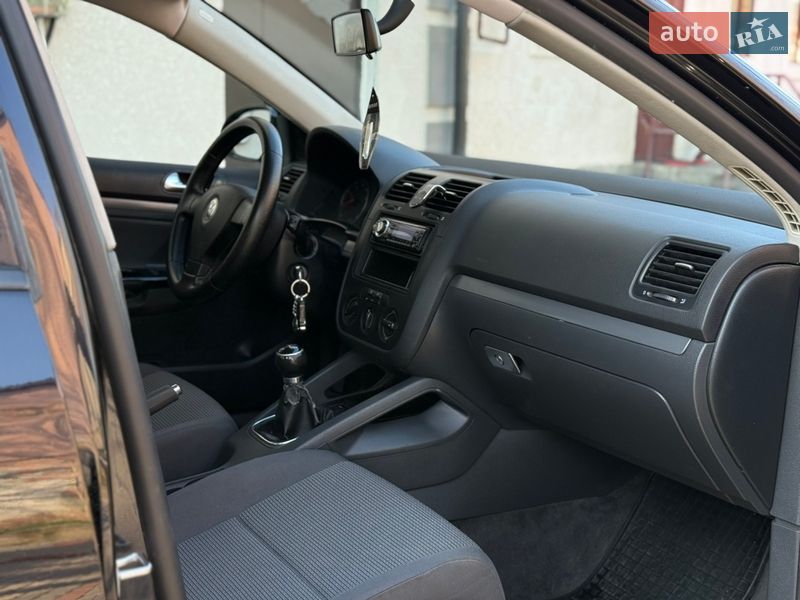 Седан Volkswagen Jetta 2005 в Могилев-Подольске