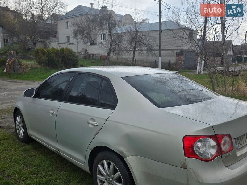 Седан Volkswagen Jetta 2010 в Житомире