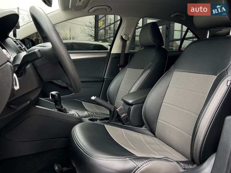 Седан Volkswagen Jetta 2017 в Ивано-Франковске