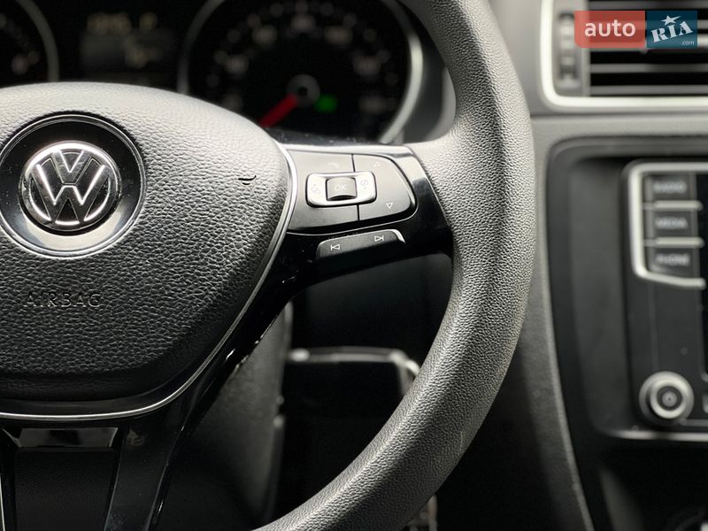 Седан Volkswagen Jetta 2017 в Ивано-Франковске