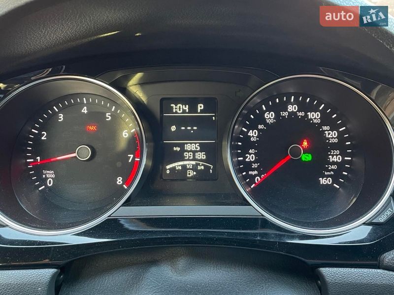 Седан Volkswagen Jetta 2016 в Вишневом фото Седан Volkswagen Jetta 2016 в Вишневом