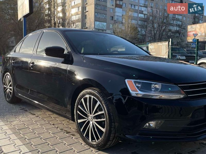 Седан Volkswagen Jetta 2016 в Вишневом фото 2 Седан Volkswagen Jetta 2016 в Вишневом
