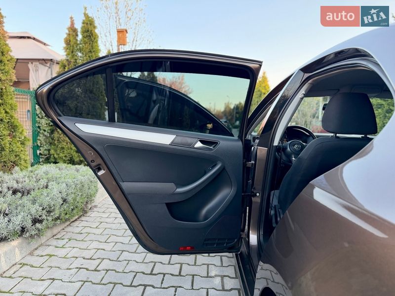 Седан Volkswagen Jetta 2011 в Одессе