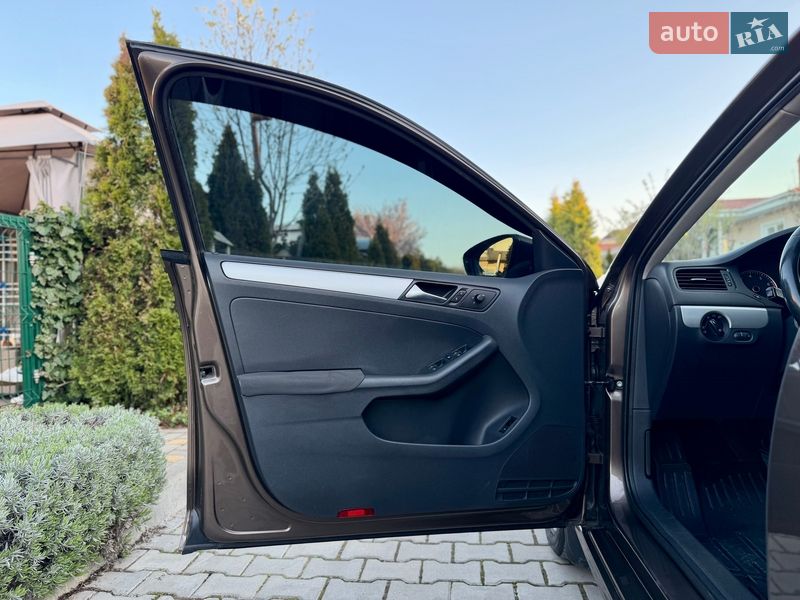 Седан Volkswagen Jetta 2011 в Одессе