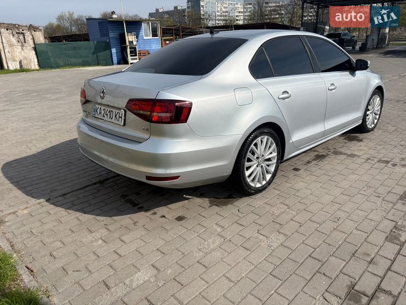 Седан Volkswagen Jetta 2016 в Киеве
