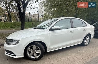 Седан Volkswagen Jetta 2016 в Киеве