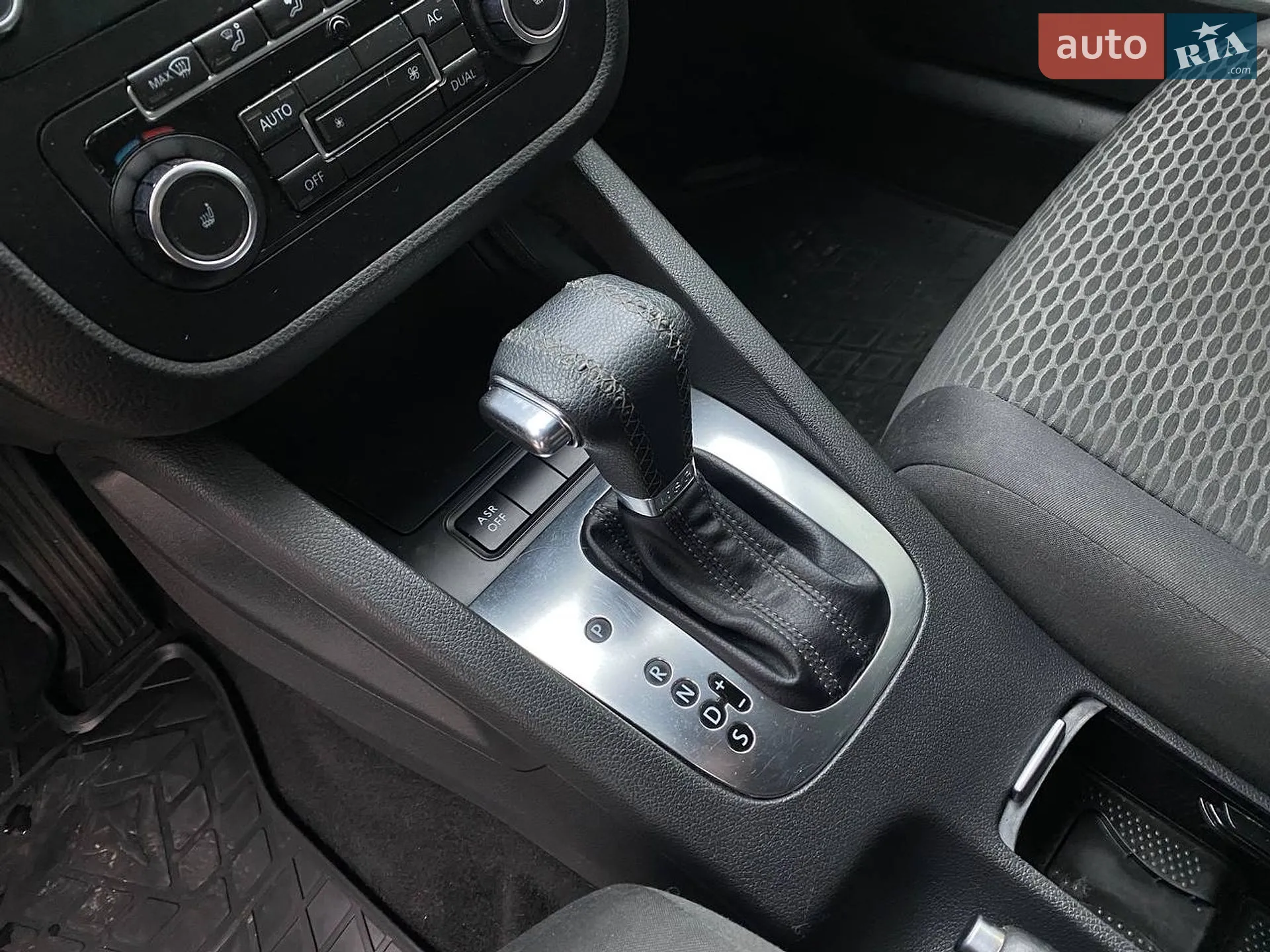 2010 Volkswagen Jetta - мініатюра 16