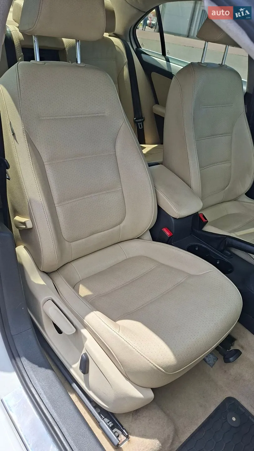 2012 Volkswagen Jetta - мініатюра 25