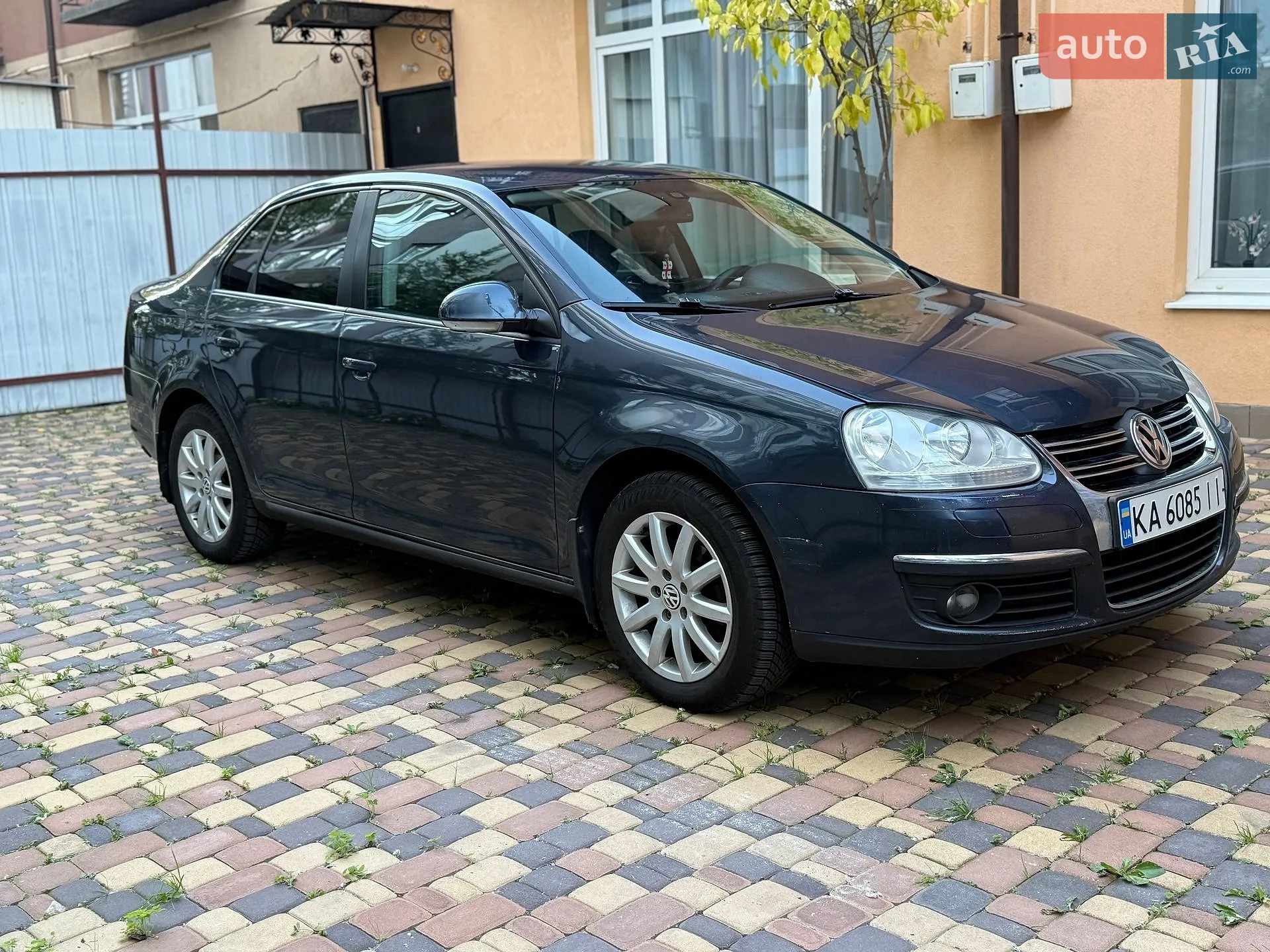 2010 Volkswagen Jetta - фото 1