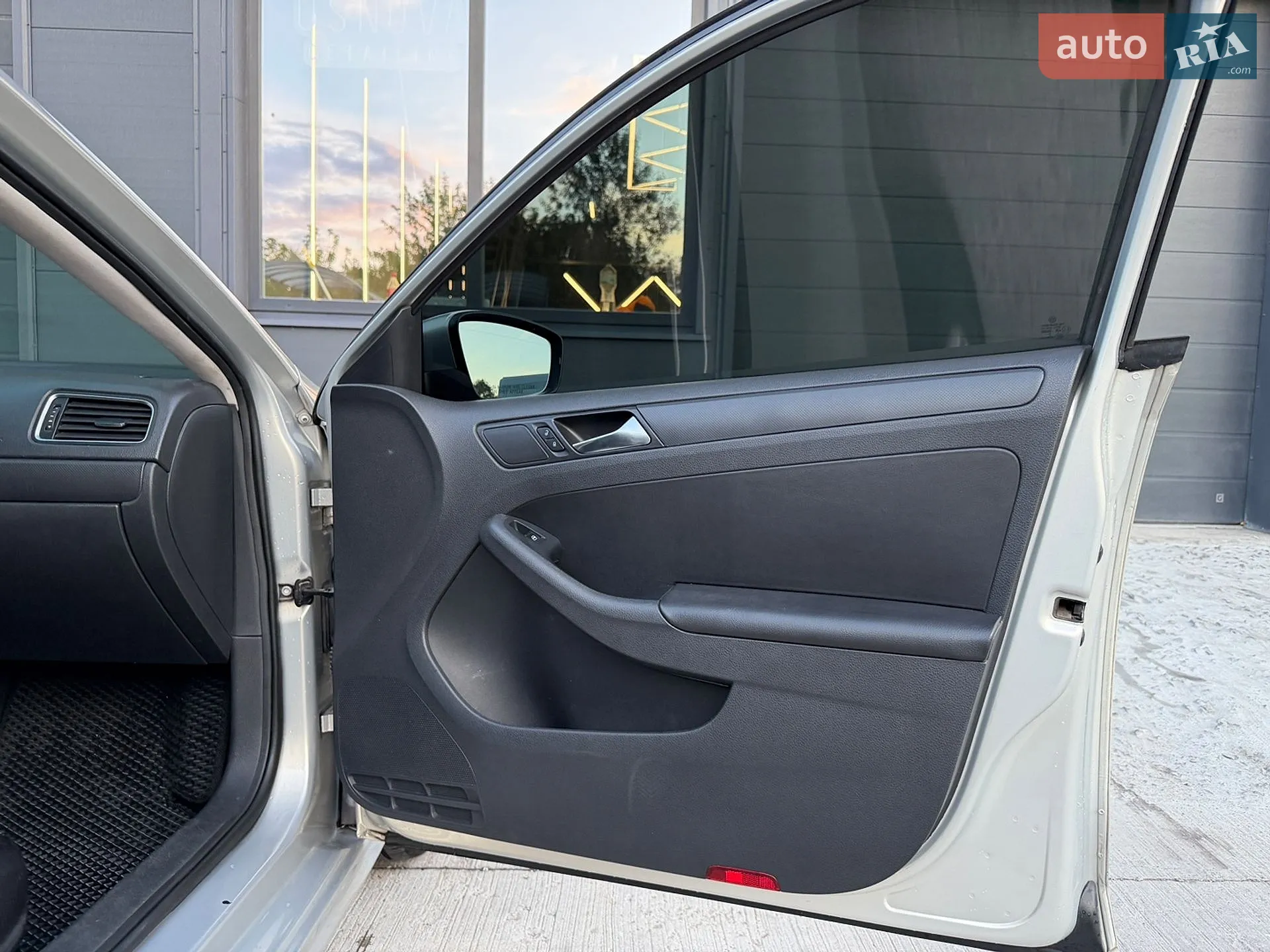 2010 Volkswagen Jetta - мініатюра 25