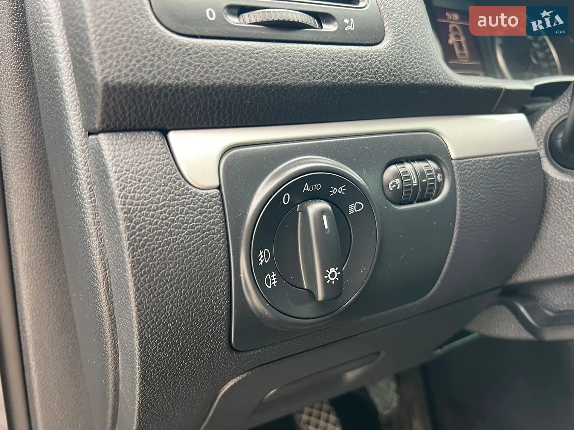 2010 Volkswagen Jetta - мініатюра 27