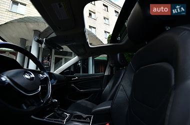 Седан Volkswagen Jetta 2019 в Ровно