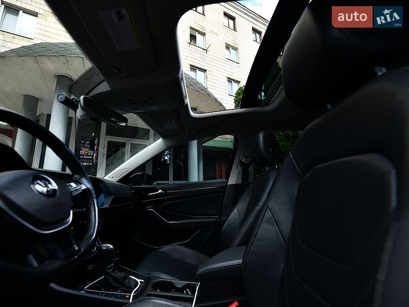Седан Volkswagen Jetta 2019 в Ровно