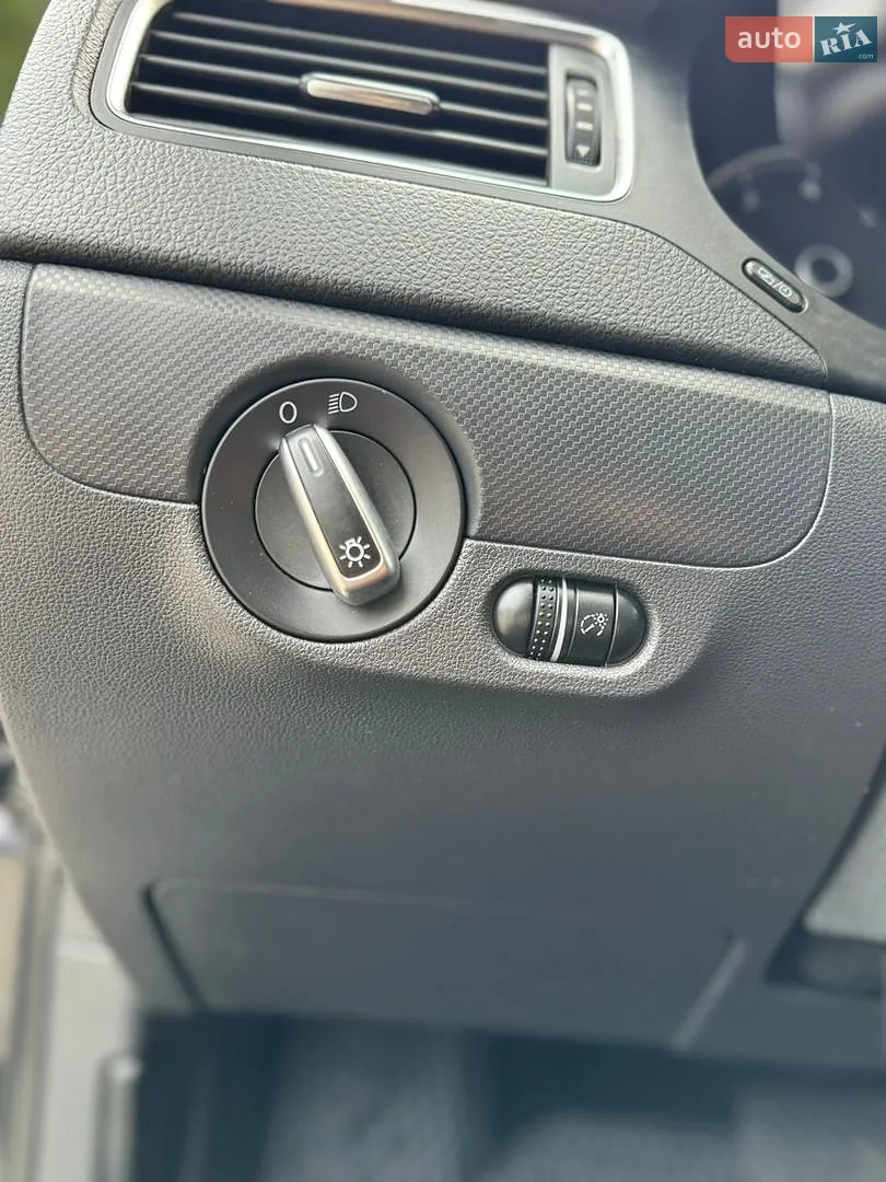 2011 Volkswagen Jetta - мініатюра 30