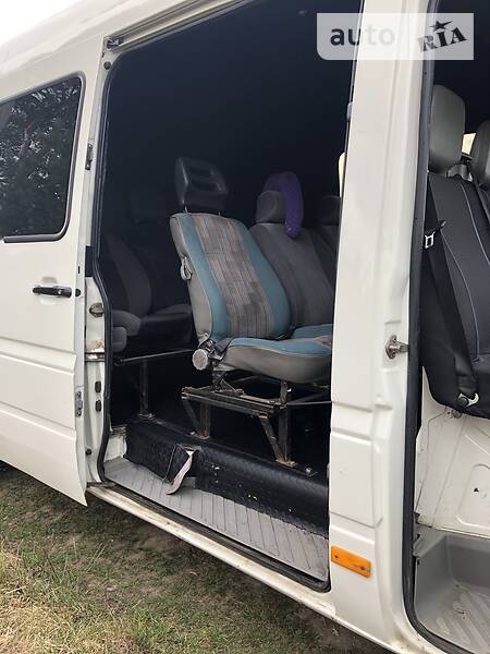 Вантажопасажирський фургон Volkswagen LT 2004 в Володимирі