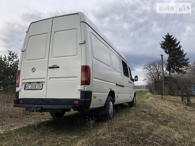 Вантажопасажирський фургон Volkswagen LT 2004 в Володимирі