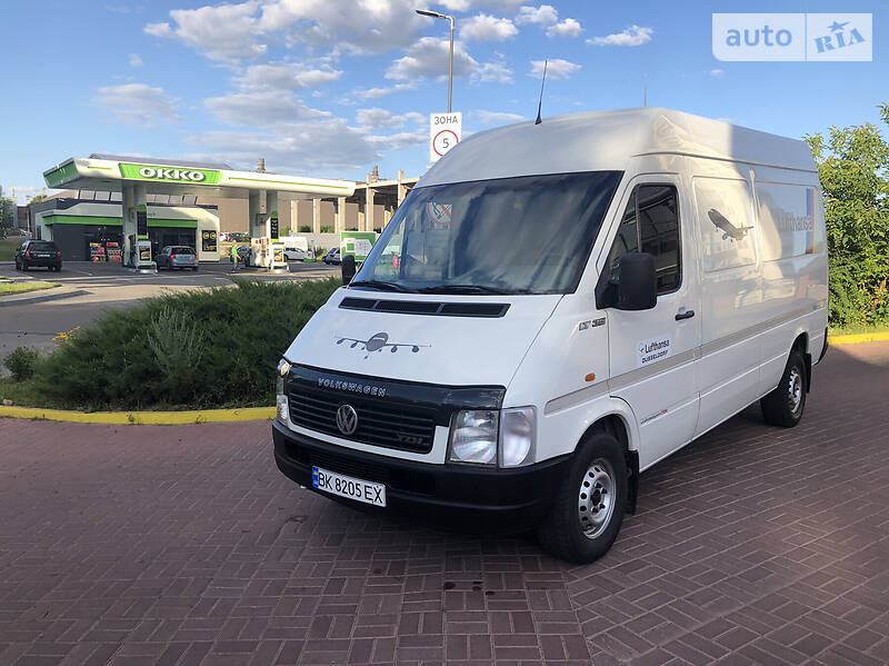 Вантажопасажирський фургон Volkswagen LT 2004 в Рівному