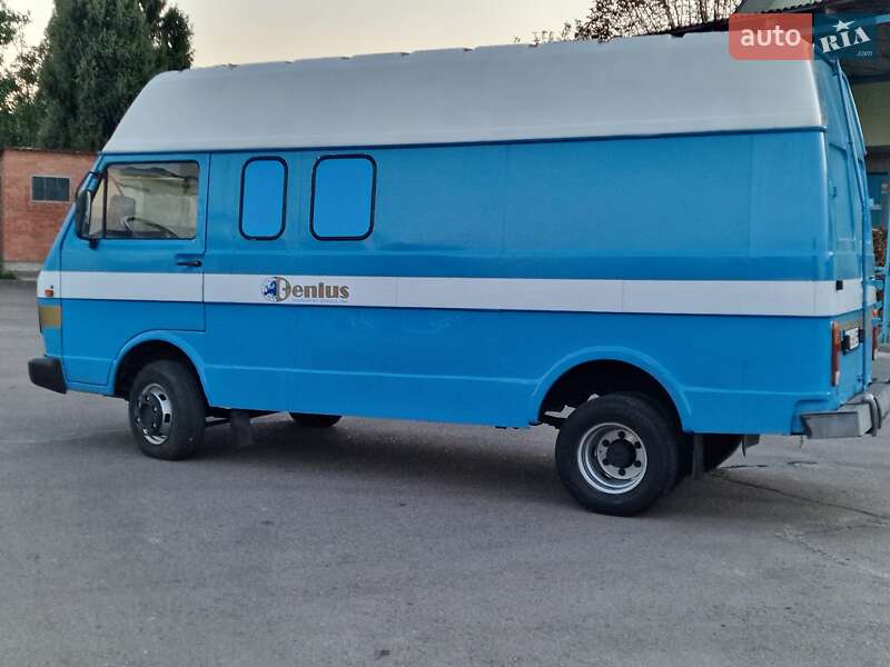Вантажний фургон Volkswagen LT 1995 в Рівному