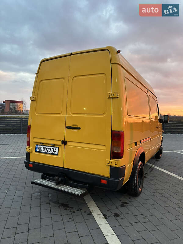 Вантажний фургон Volkswagen LT 2006 в Мукачевому