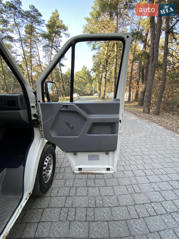 Грузовой фургон Volkswagen LT 2004 в Львове