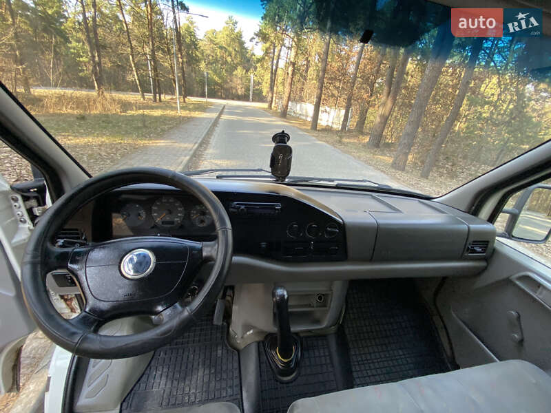 Грузовой фургон Volkswagen LT 2004 в Львове