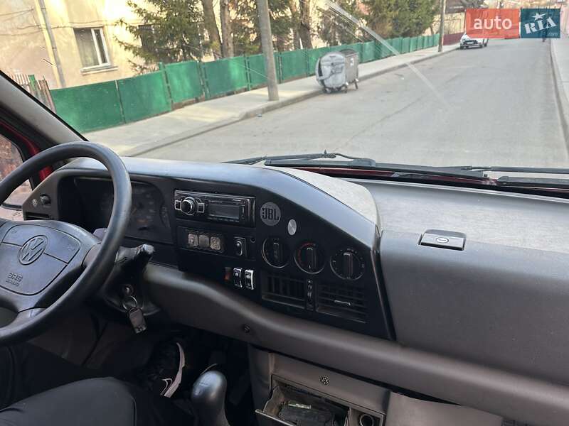 Міський автобус Volkswagen LT 2000 в Чернівцях