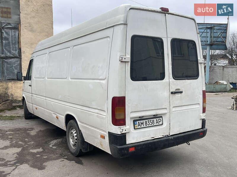 Вантажний фургон Volkswagen LT 2004 в Житомирі