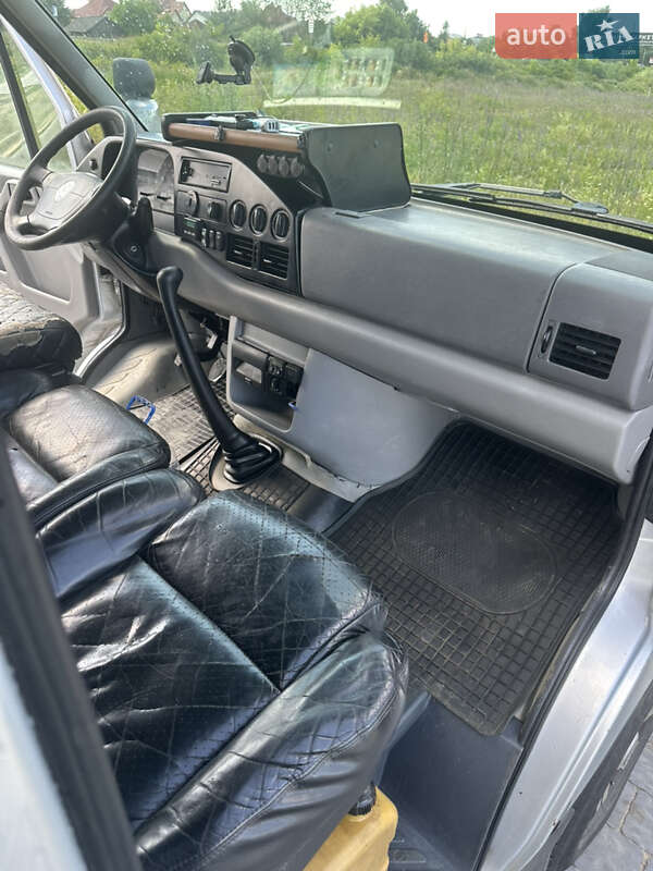 Вантажопасажирський фургон Volkswagen LT 2006 в Львові