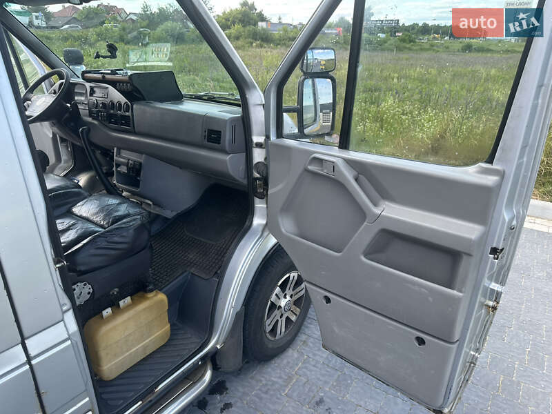 Вантажопасажирський фургон Volkswagen LT 2006 в Львові
