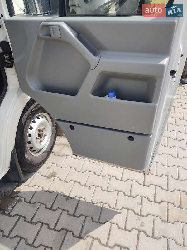 Вантажний фургон Volkswagen LT 2005 в Гощі