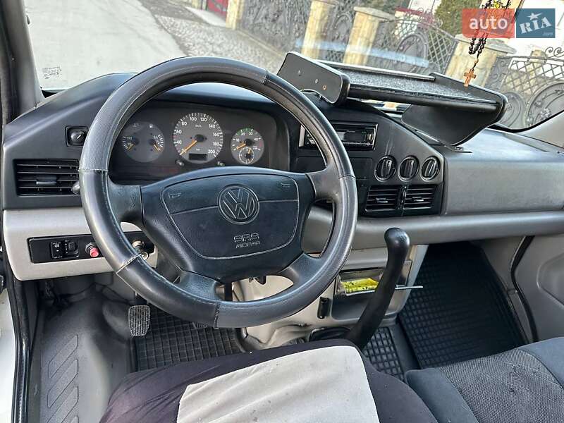 Грузопассажирский фургон Volkswagen LT 2001 в Надворной