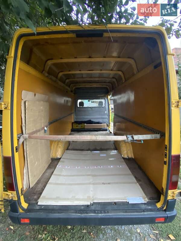 Грузовой фургон Volkswagen LT 2002 в Черновцах