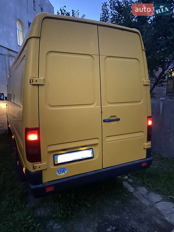 Грузовой фургон Volkswagen LT 2002 в Черновцах
