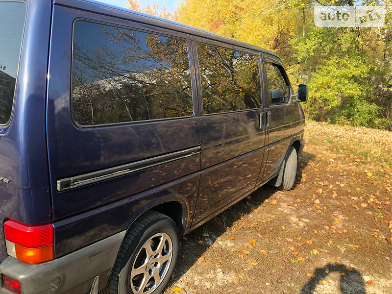 Вантажопасажирський фургон Volkswagen Multivan 2000 в Харкові