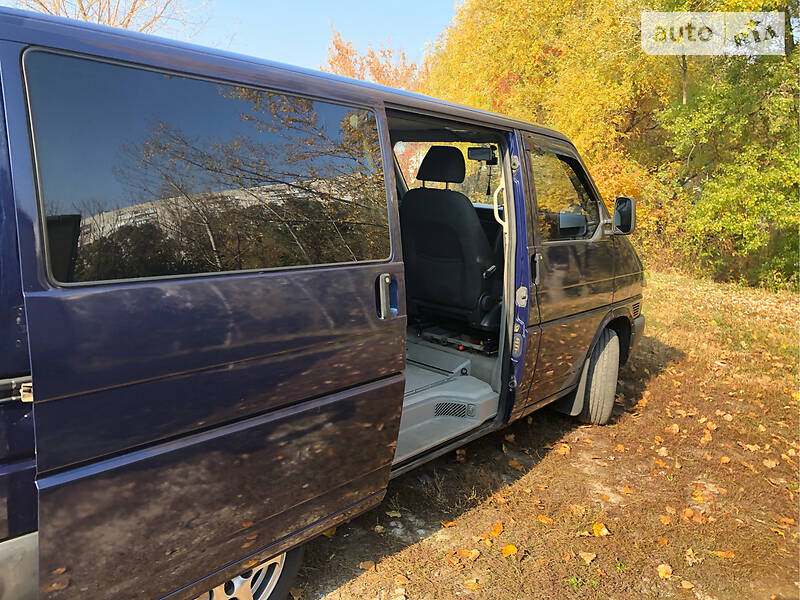 Вантажопасажирський фургон Volkswagen Multivan 2000 в Харкові