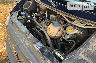 Грузопассажирский фургон Volkswagen Multivan 2000 в 