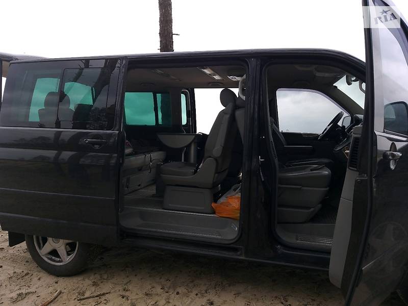 Вантажопасажирський фургон Volkswagen Multivan 2006 в Харкові