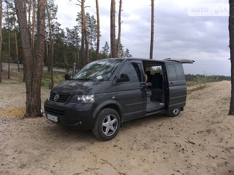 Вантажопасажирський фургон Volkswagen Multivan 2006 в Харкові